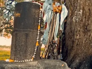 Ancient Chalukya era Shri Choumukh Nath Temple