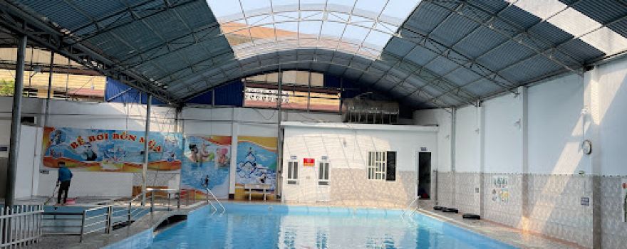 Bể Bơi Bốn Mùa