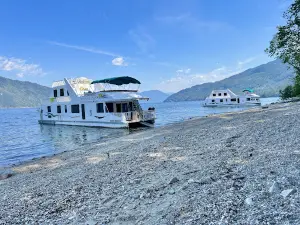 Twin Anchors Houseboat Vacations