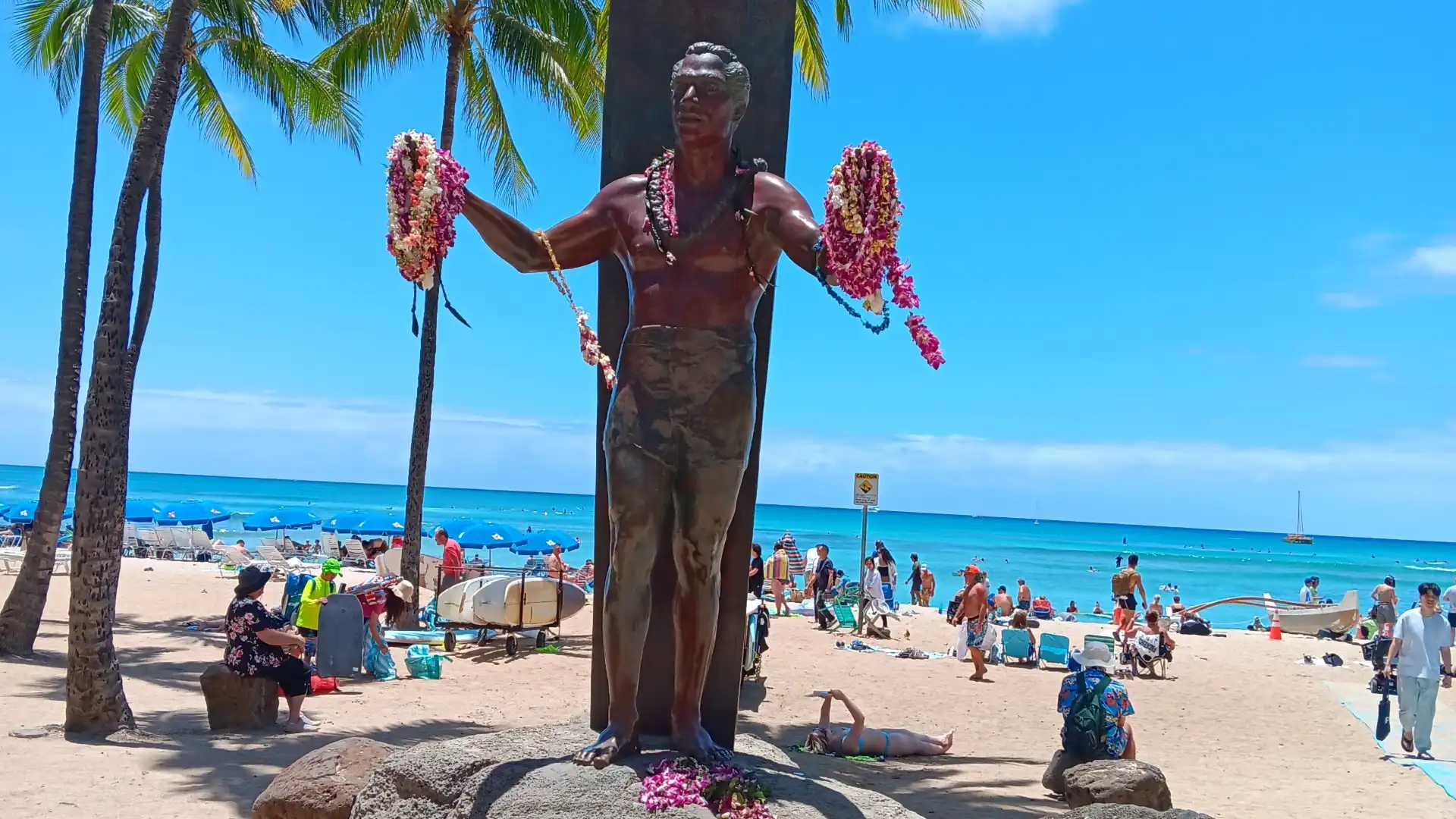 Hotels near Duke Paoa Kahanamoku Statue