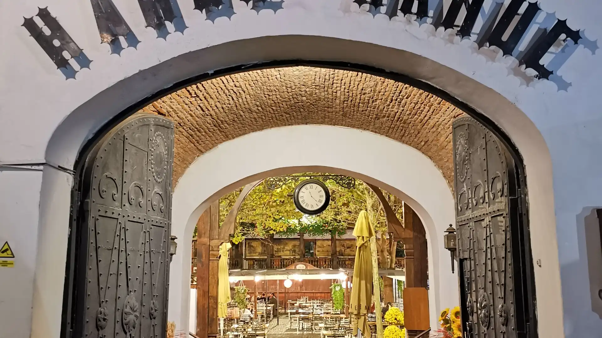 Hoteles cerca de Manuc's Inn (Hanul lui Manuc)