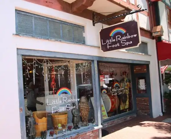 Hotels near Little Rainbow Foot Spa