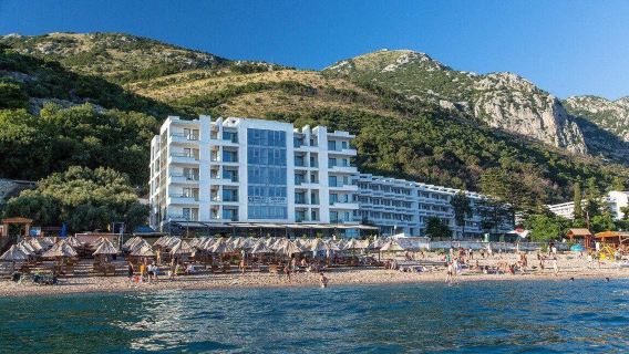 Sutomore Beach