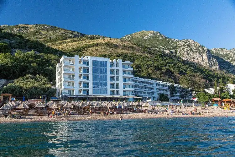 Hotels near Sutomore Beach