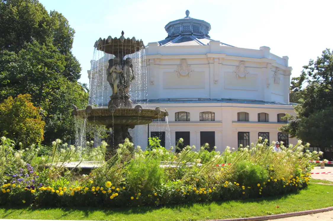 Hotels near Le Jardin des Ambassadeurs
