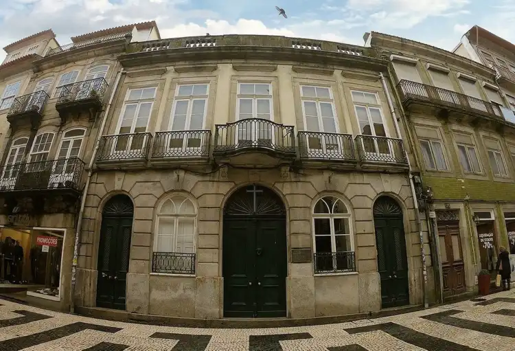 Hotels near Evangelical Baptist Church of Cedofeita