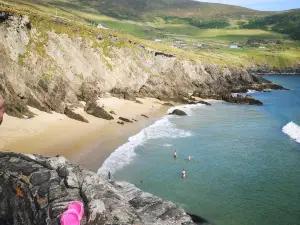 Coumeenoole Beach