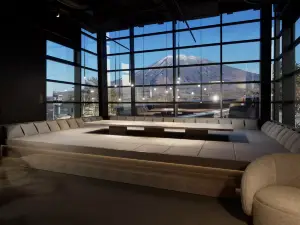 The Flats. Restaurant/Bar