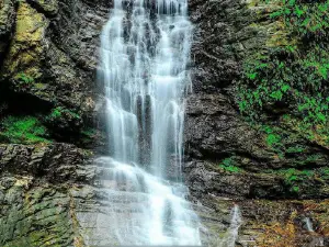 Doodvazan Waterfall
