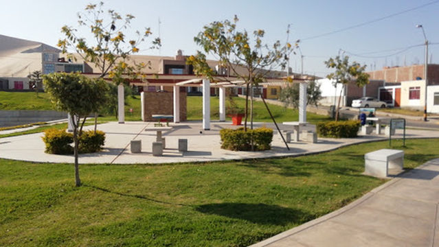 Urb. Los Huarangos Park