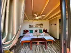 White Sands Lodge and Camping