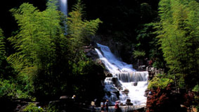 Baofeng Lake Scenic Area - Baofeng Waterfall