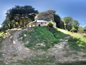 Chapelle Saint-Gildas, Pierre Sonnante