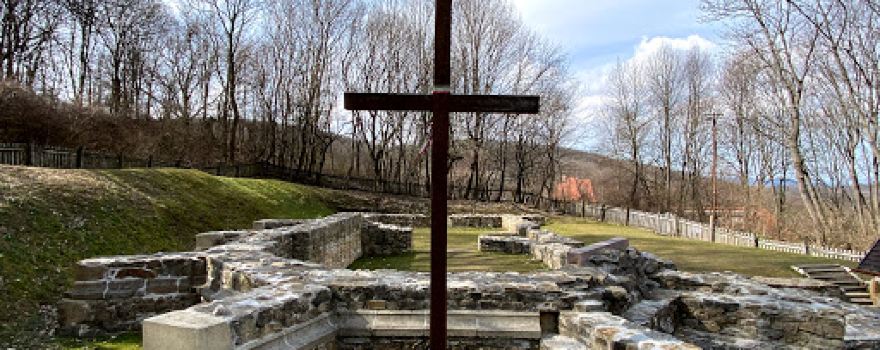 Szent Kereszt pálos templomrom