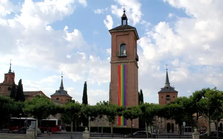 Hotels near Torre de Santa Maria