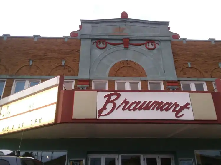 Hotels near Braumart Theater