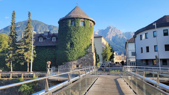 Alter Stadtturm mit Stadtmauer
