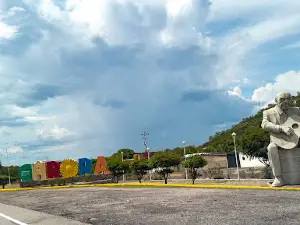 Estatua Maestro Alirio Diaz