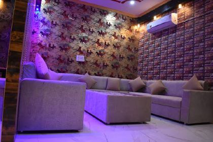 Crown cafe & restorant