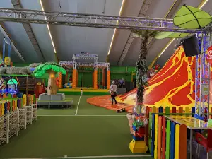 Dschungelcamp Indoorspielplatz