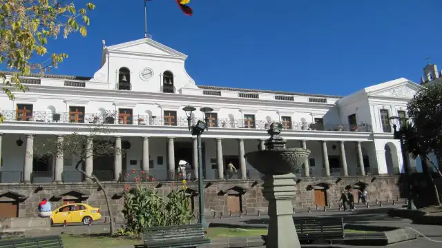 Hotels near Carondelet Palace