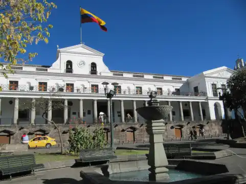 Hotels near Carondelet Palace