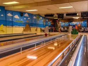 Dogger's Bar & Lanes