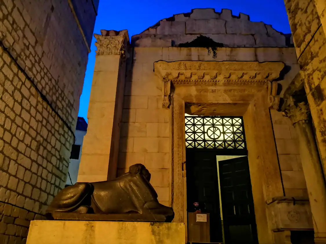 Hotels near Jupiter's Temple