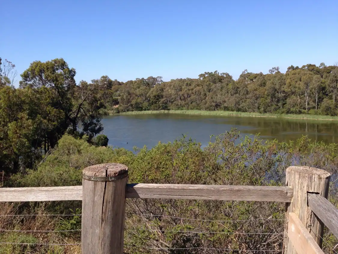 Các khách sạn gần Newport Lakes Parkland
