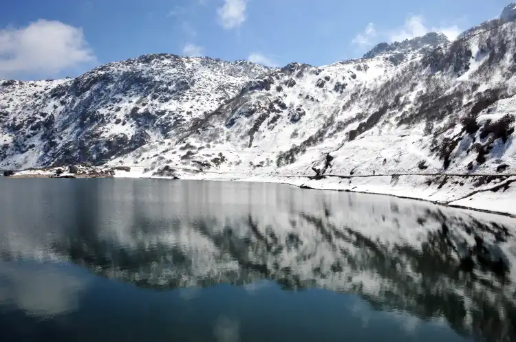Hotels near Tsomgo Lake