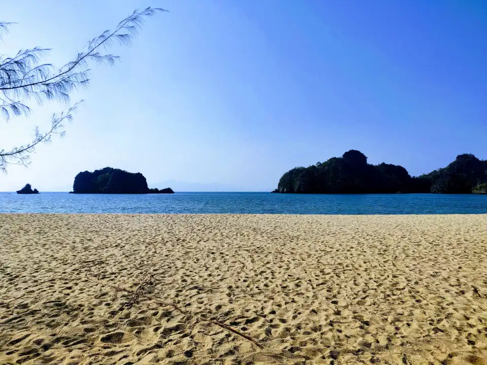 5_Tanjung Rhu Beach