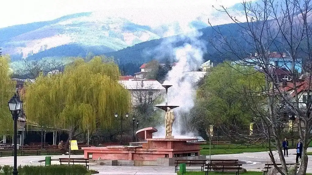 Hotels near Geyser