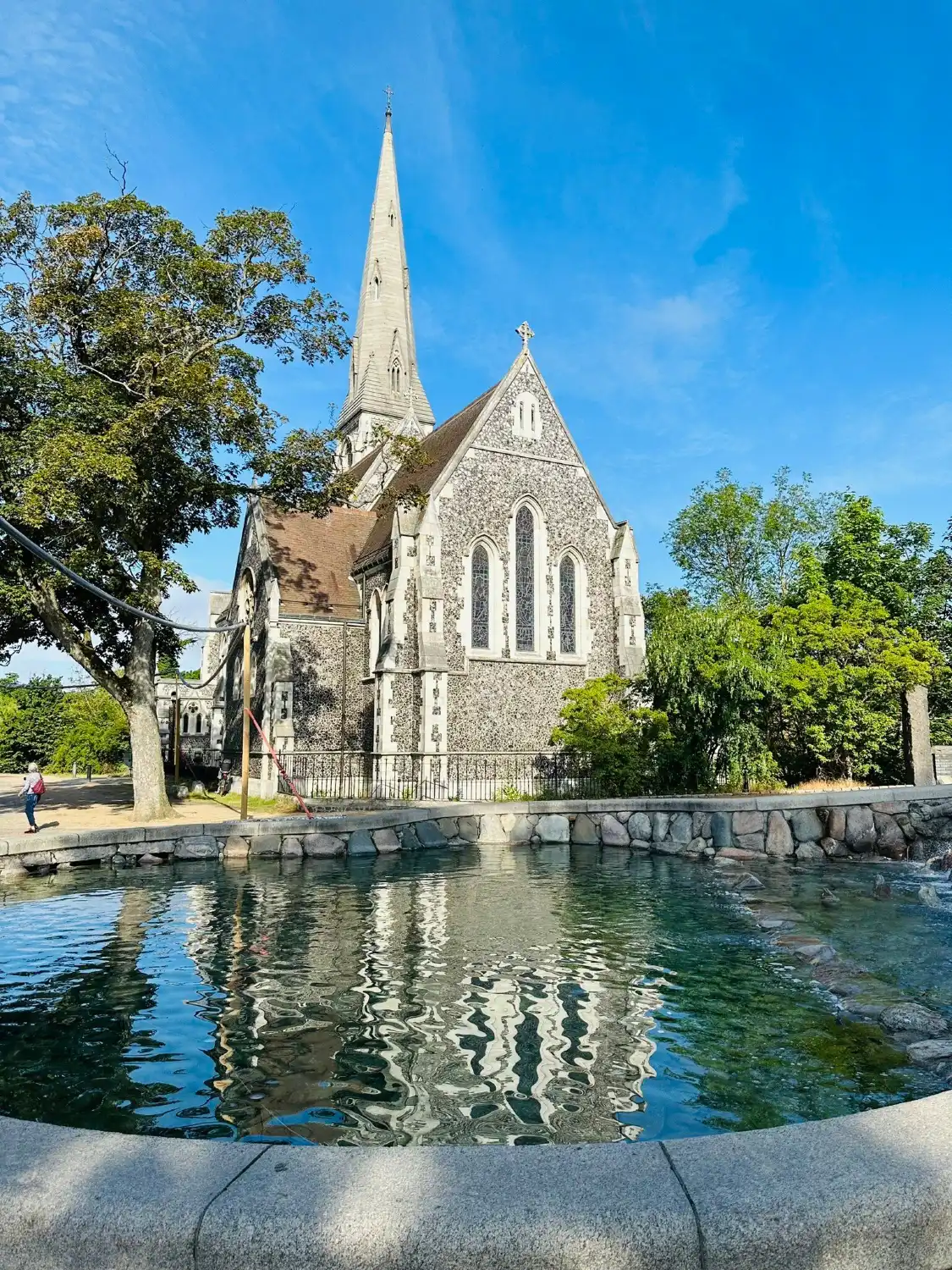 Отели рядом с достопримечательностью «St. Alban's Church»