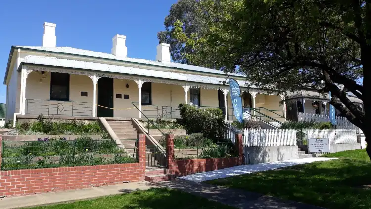 Hotels in South Bathurst