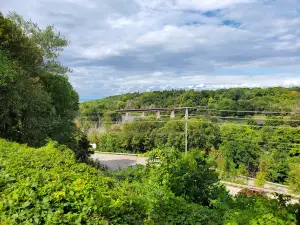 Menesetung Bridge