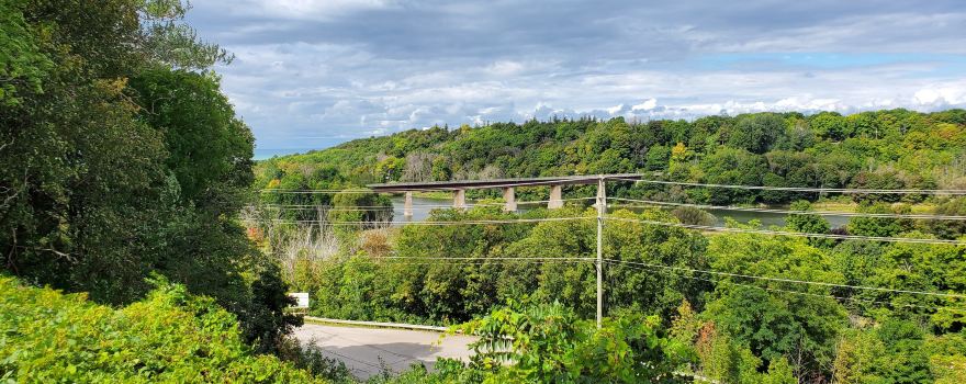 Menesetung Bridge