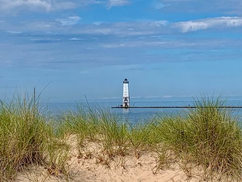 Frankfort Public Beach And Playground