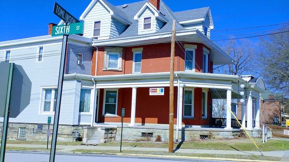 Fostoria Glass Museum