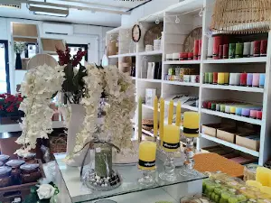 Flea Market & Cafe Magea