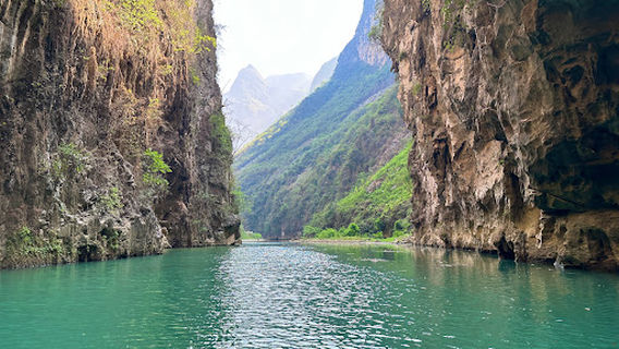Hẻm vực Khâu Vai