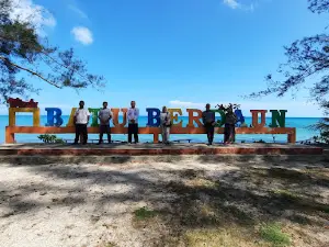 Pantai Batu Berdaun
