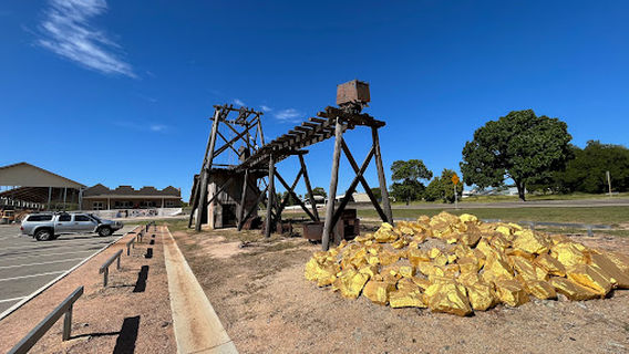 Charters Towers Gold Discovery Monument