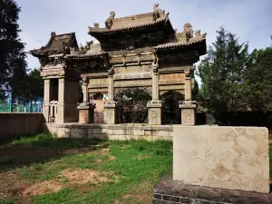 Zhushi Memorial Archway