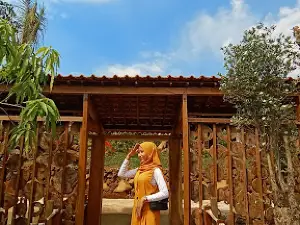 Taman Wisata Seni dan Budaya RANDU MAS