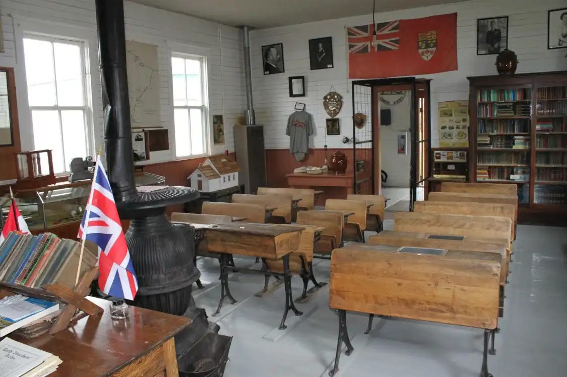 Camrose and District Centennial Museum附近的飯店