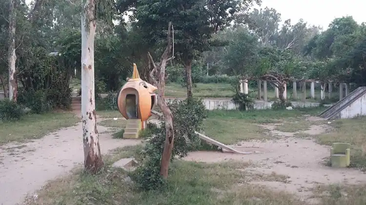 Hotels near Nehru Bal Park
