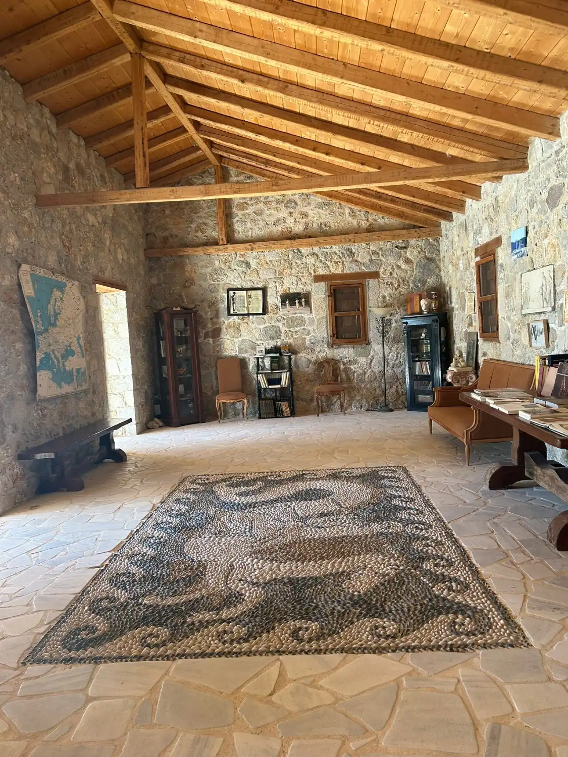 Hotels near Hippocrates Garden Cultural Center