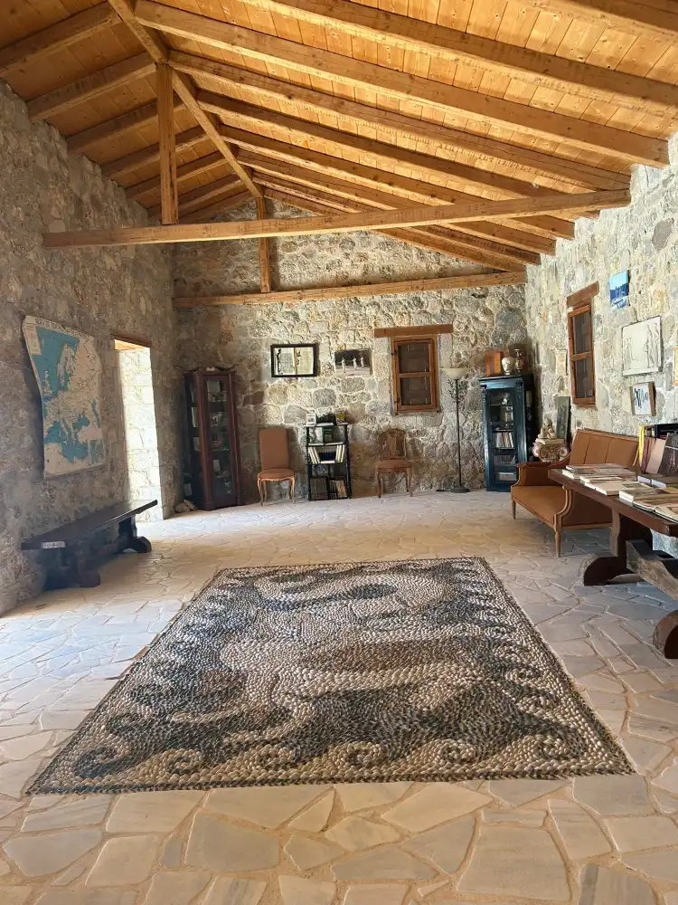 Hotels near Hippocrates Garden Cultural Center