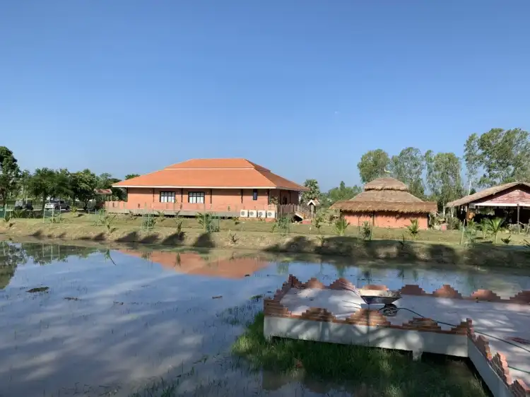 Hotels in Khu Mueang
