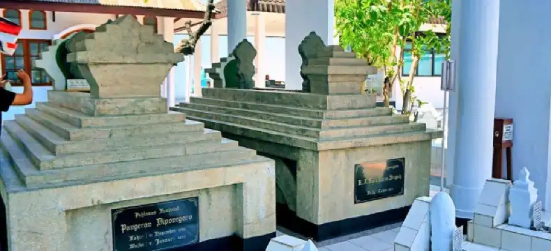 Hotels near Makassar Port